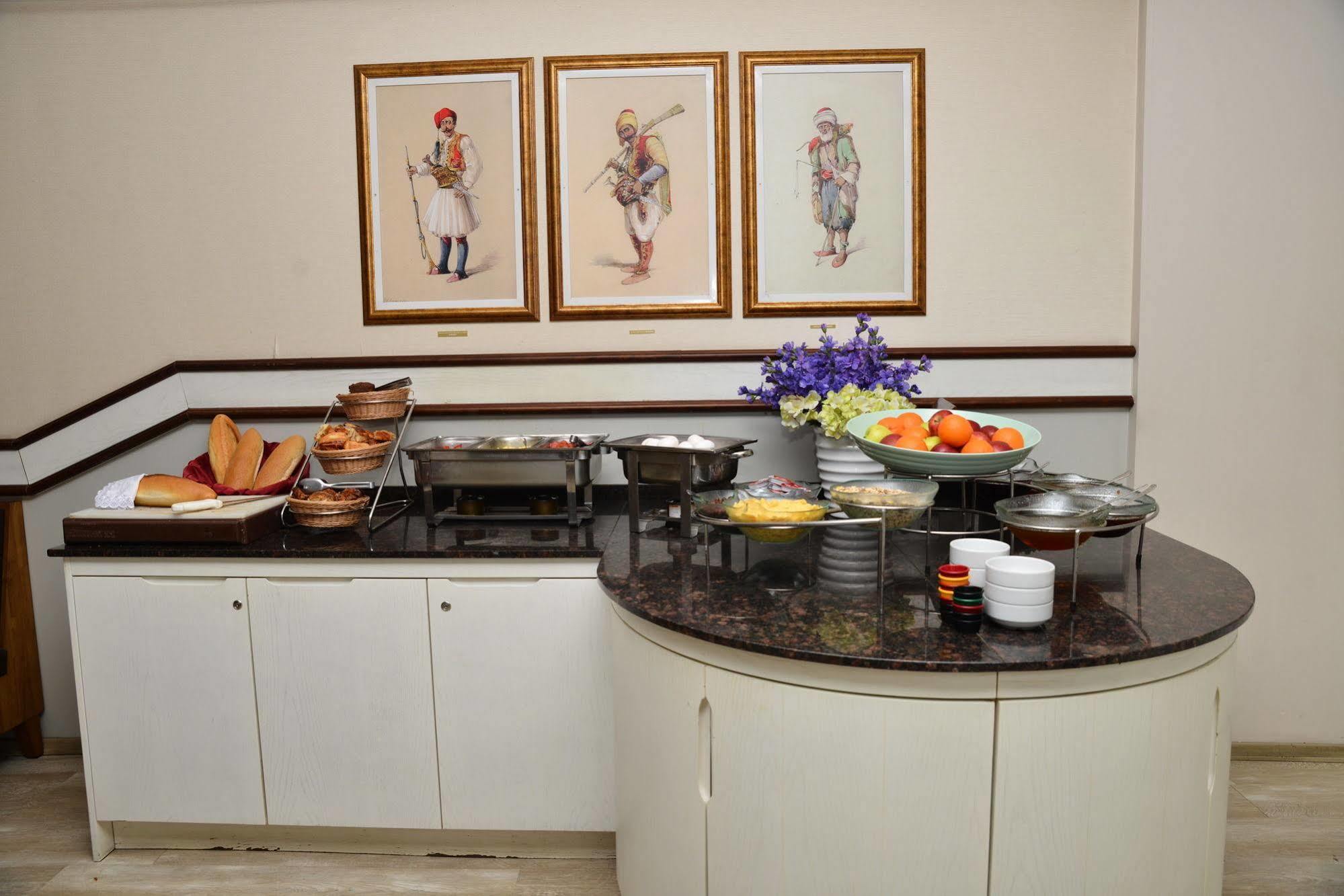 Ilkay Hotel อิสตันบูล ภายนอก รูปภาพ