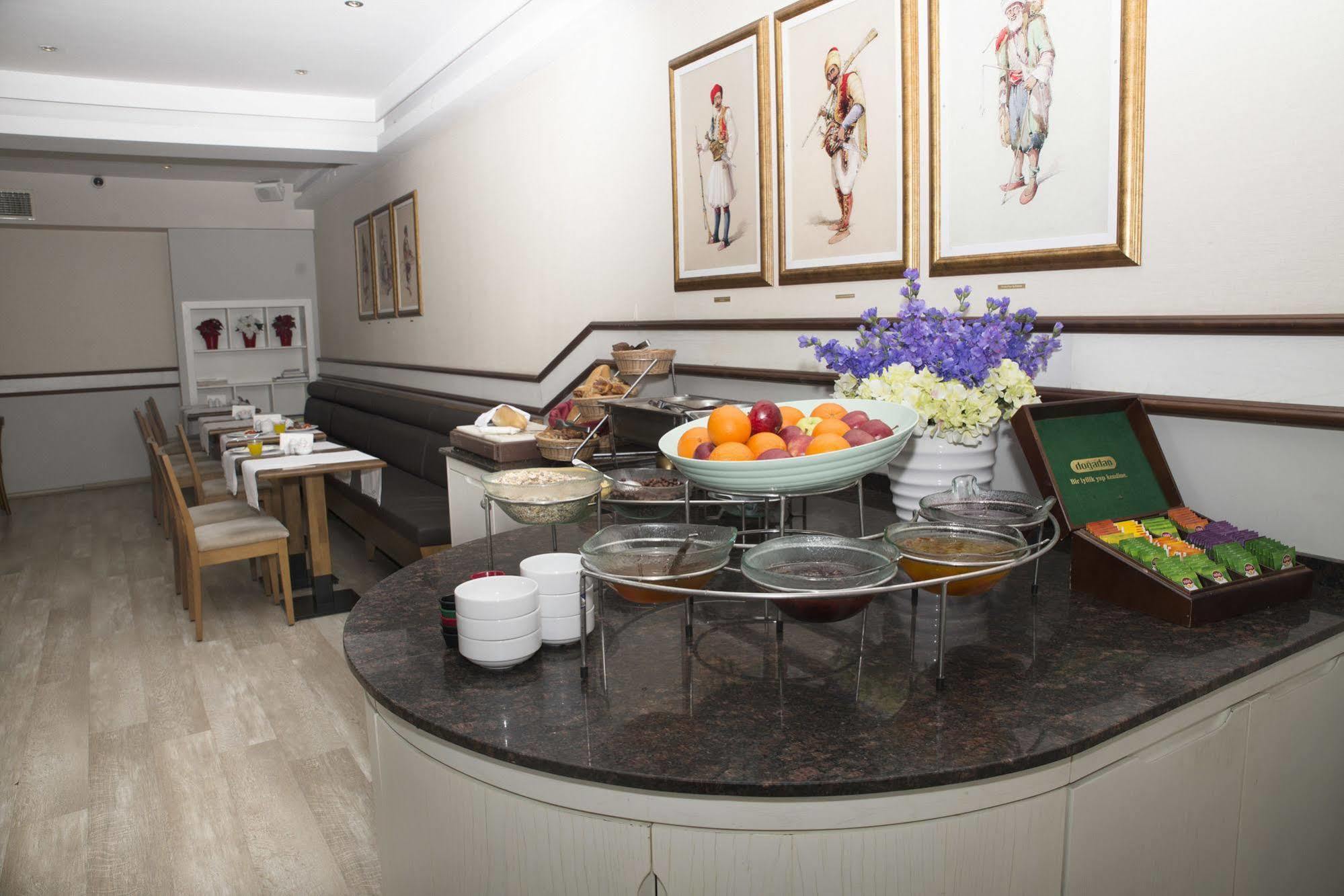 Ilkay Hotel อิสตันบูล ภายนอก รูปภาพ