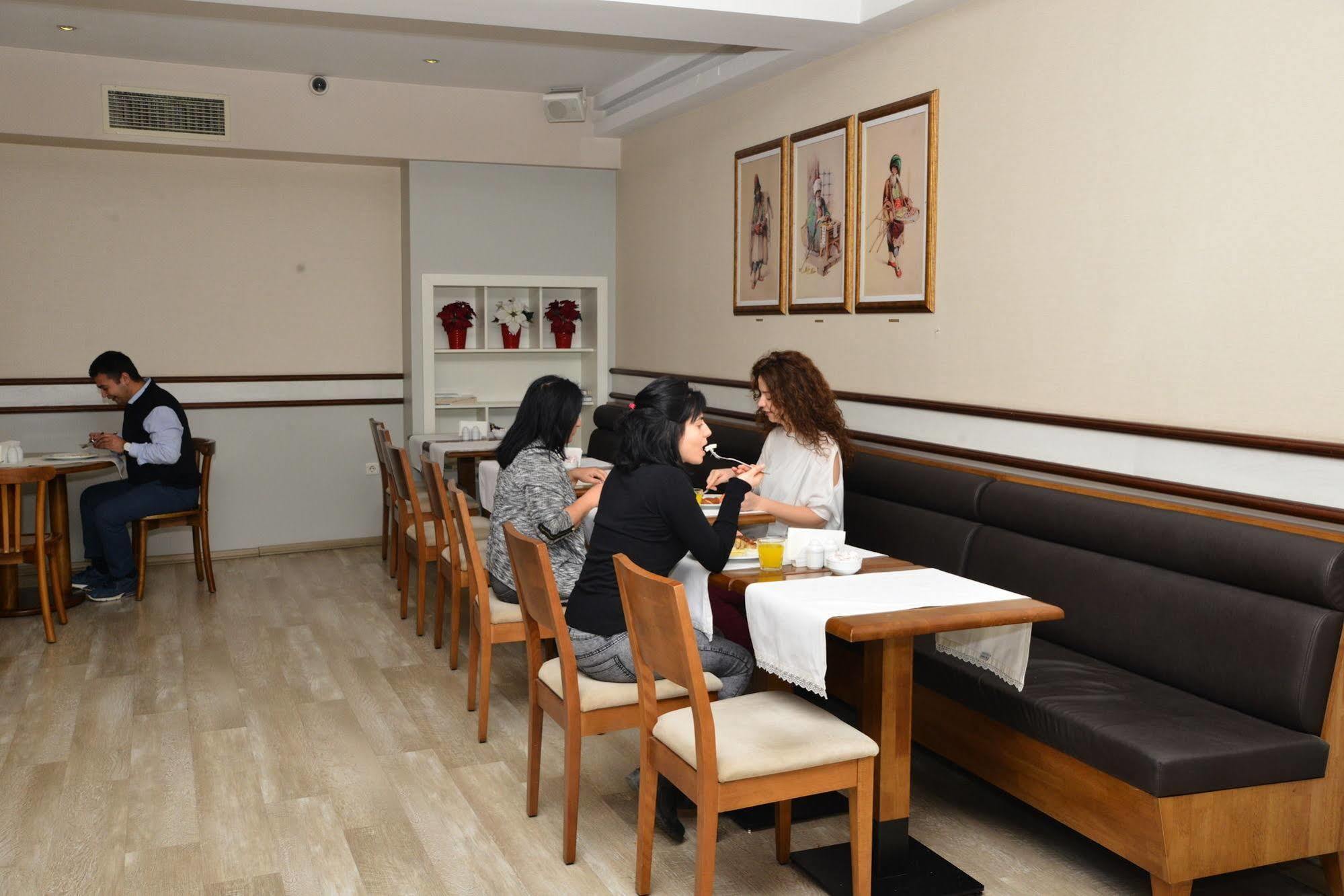 Ilkay Hotel อิสตันบูล ภายนอก รูปภาพ