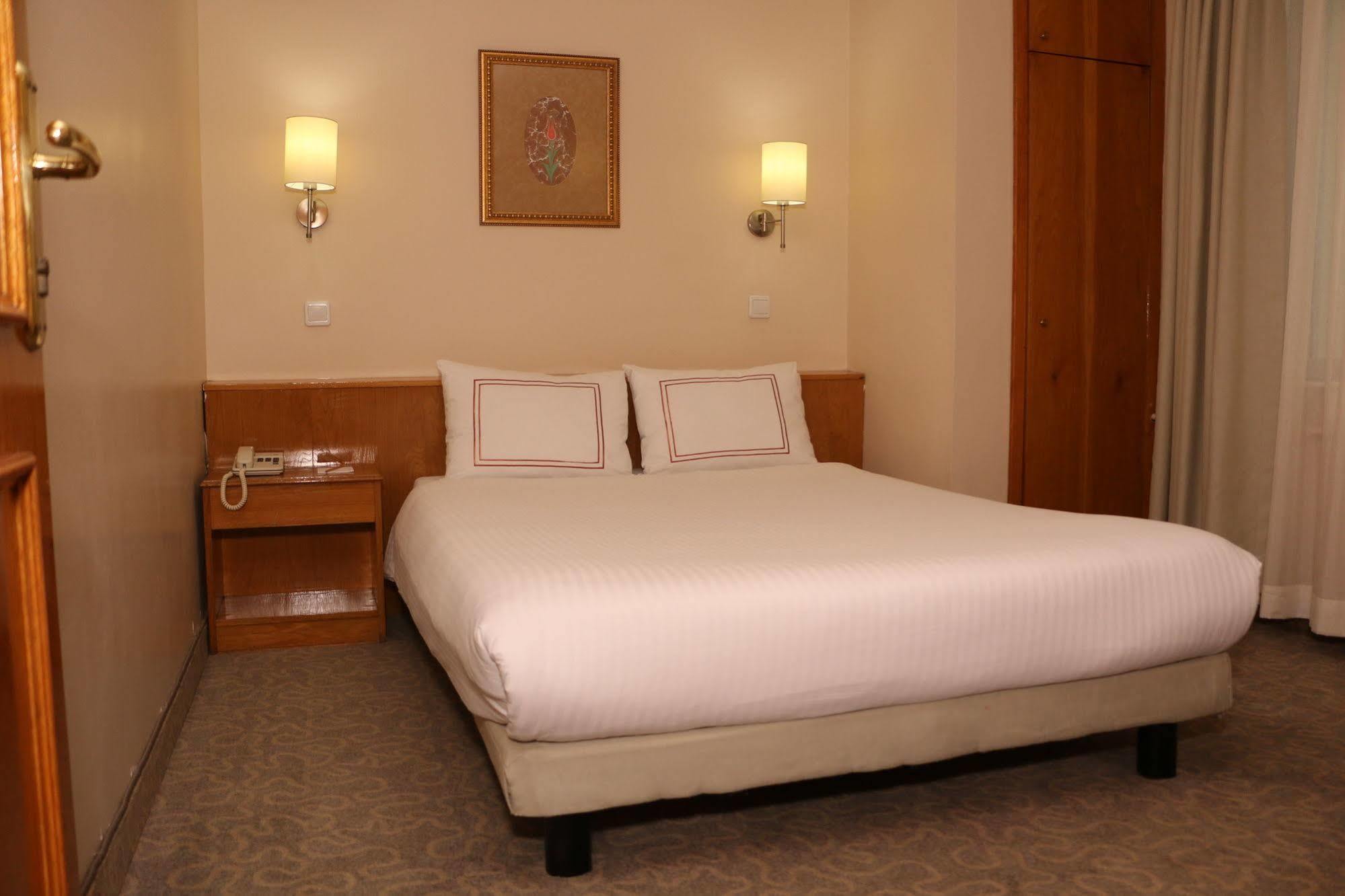 Ilkay Hotel อิสตันบูล ภายนอก รูปภาพ